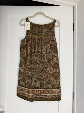 Sleeveless Paisley Shift Dress in Olive Green